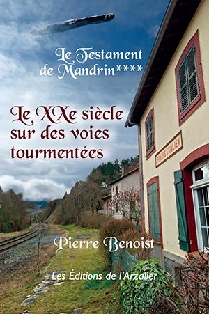 La couverture de ce livre Le Testament de Mandrin - Le XXe siècle sur des voies tourmentées représente une gare Prades-St Julien avec en arrière plan un ciel bleu et nuageux avec un mystérieux engin